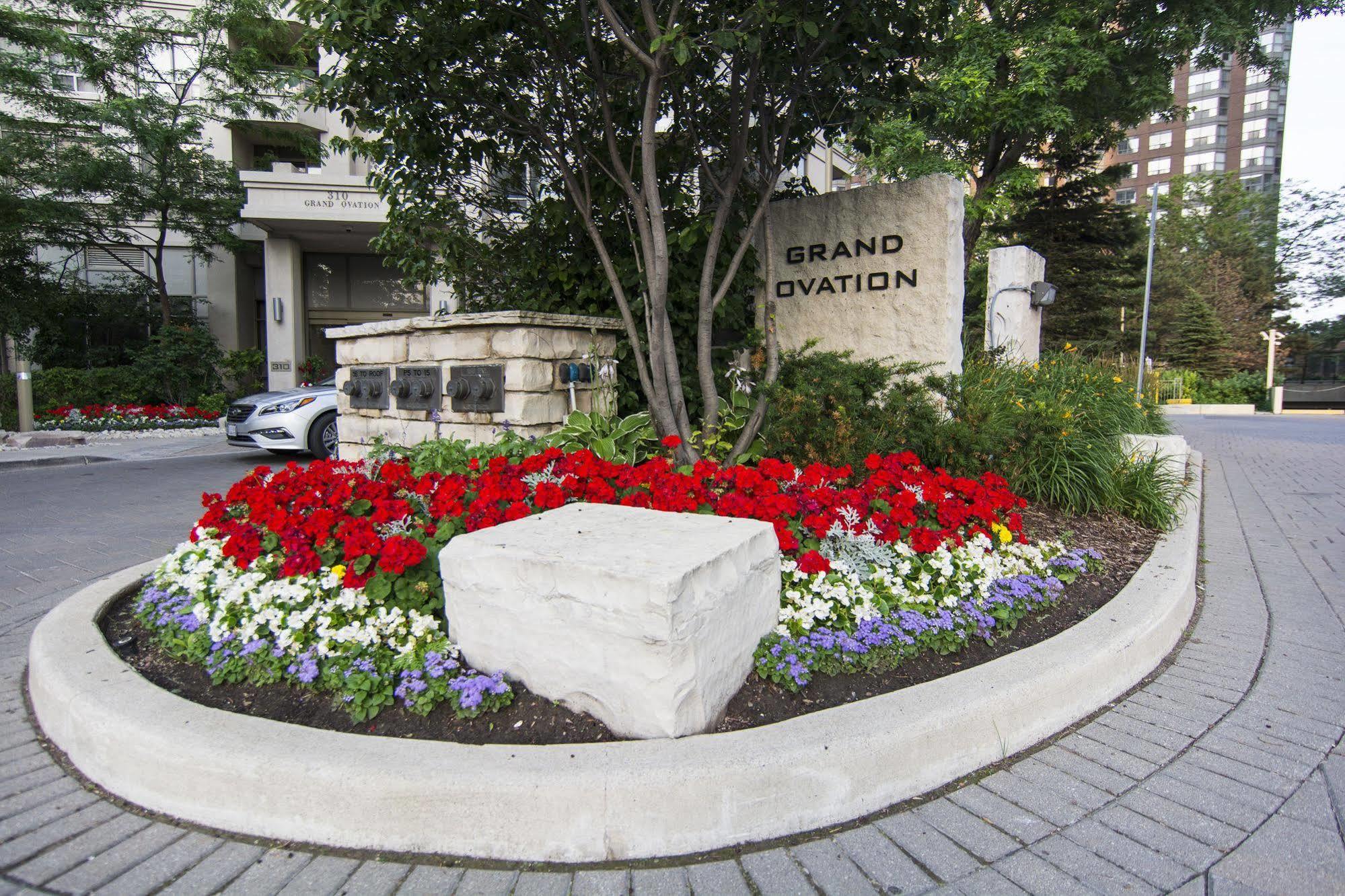 Maplewood Suites - Square One Mississauga Extérieur photo