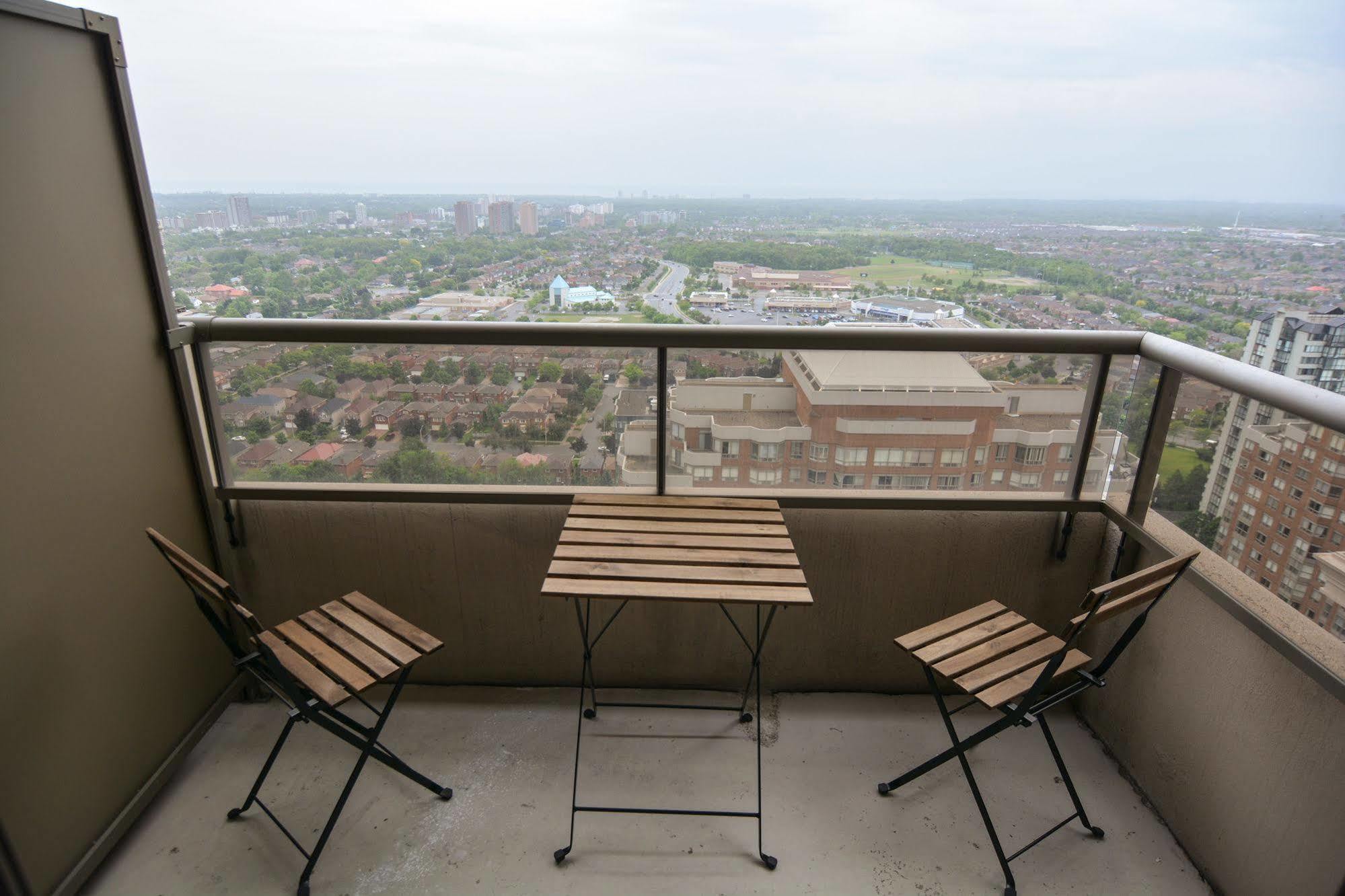 Maplewood Suites - Square One Mississauga Extérieur photo